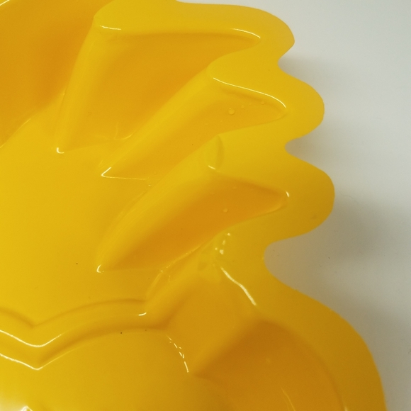 Pineapple Plastic Serving Tray - Picture 2 of 5